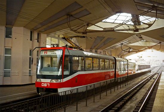 High-speed tram